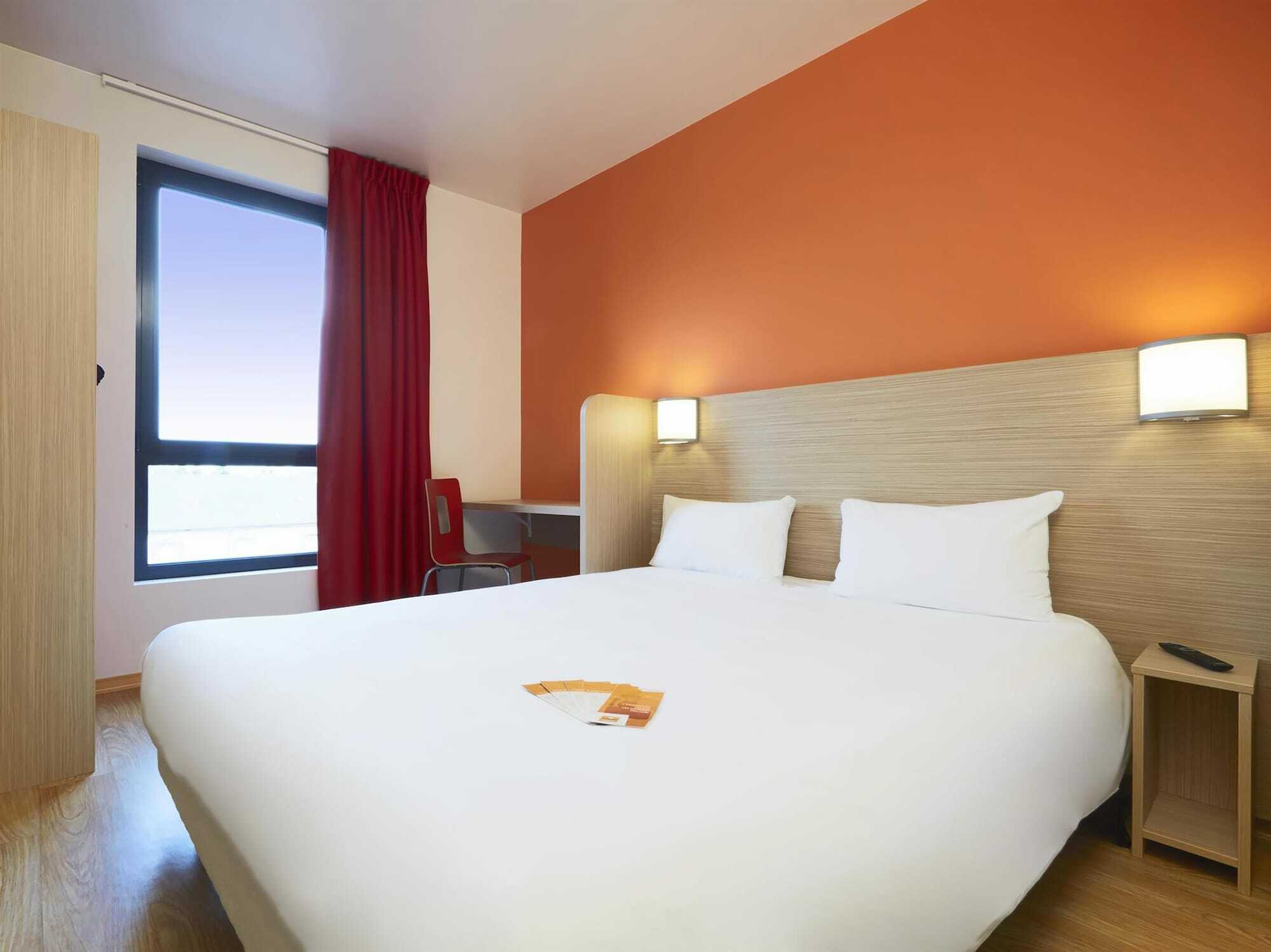 Hotel Premiere Classe Chartres Sud - Barjouville